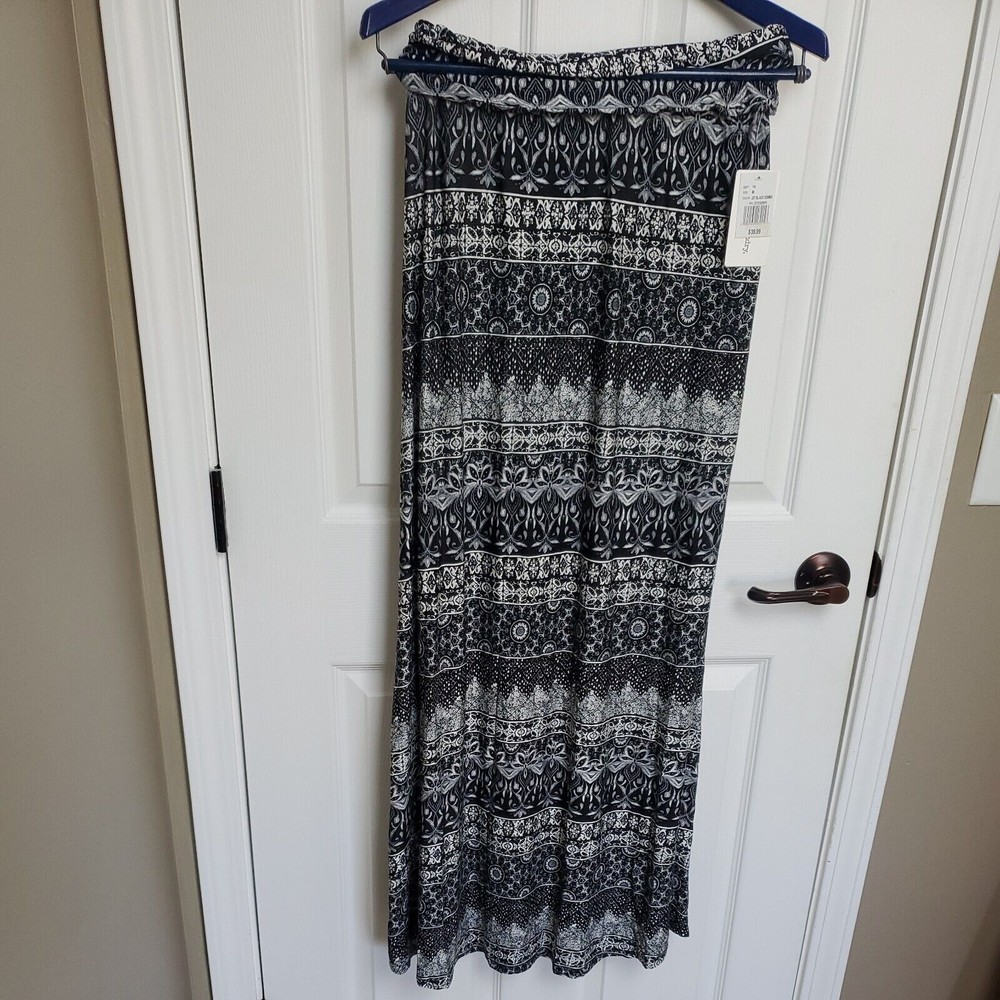 New York Laundry Women's Skirt. Size M. NWT
